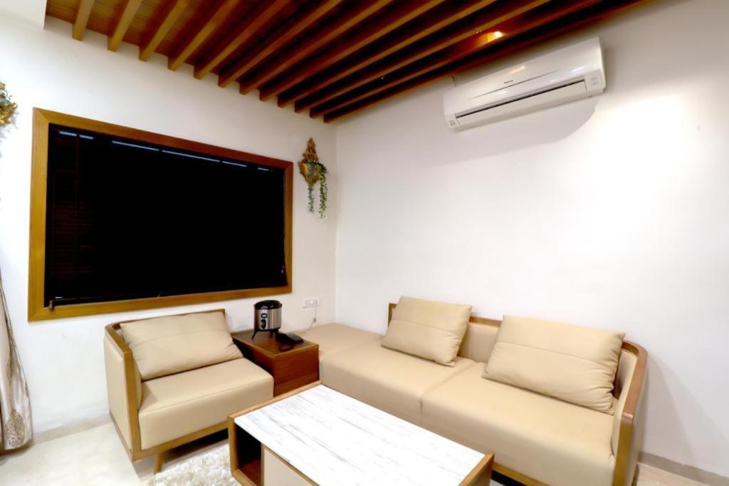 Royal Inn Hotel Ambaji Bagian luar foto
